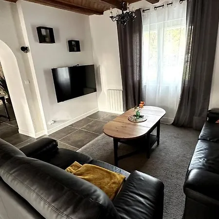 Holiday home Agreable Maison De Leigne-les-Bois