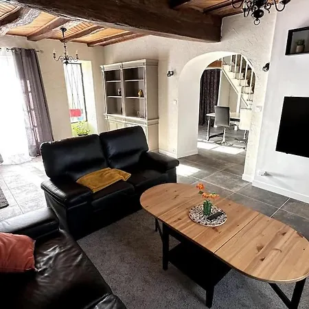 Holiday home Agreable Maison De Leigne-les-Bois